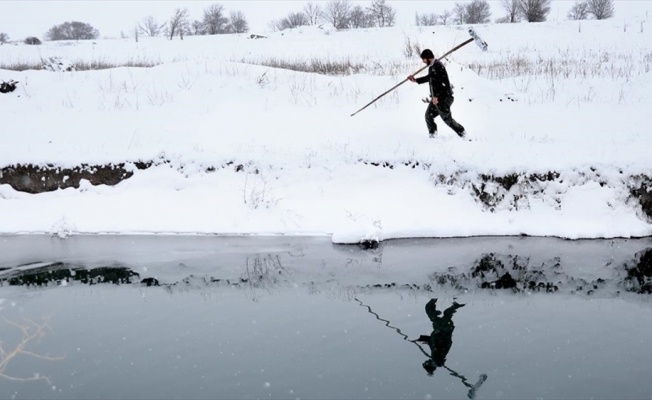 'Ova balıkçıları'nın dondurucu kış şartlarında zorlu mesaisi