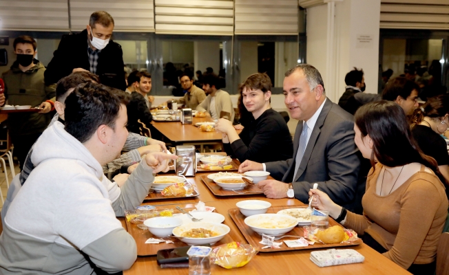 Çankaya Belediyesi öğlencilere ücretsiz yemek veriyor