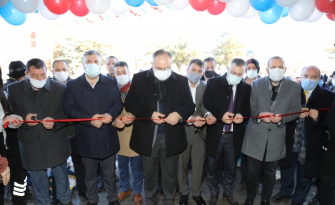 Çubuk Kaymakamı Keleş ile Belediye Başkanı Demirbaş, market açılışına katıldı