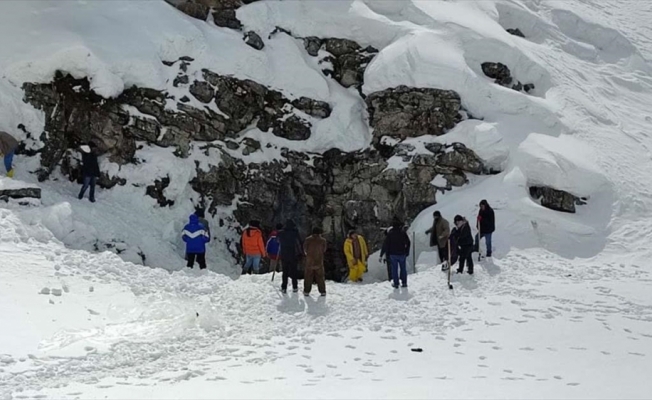Konya'da bin 700 rakımlı mağara yaz için karla dolduruldu