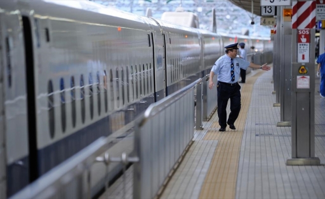 Japonya'da şiddetli deprem sonrası durdurulan hızlı tren seferleri yeniden başladı