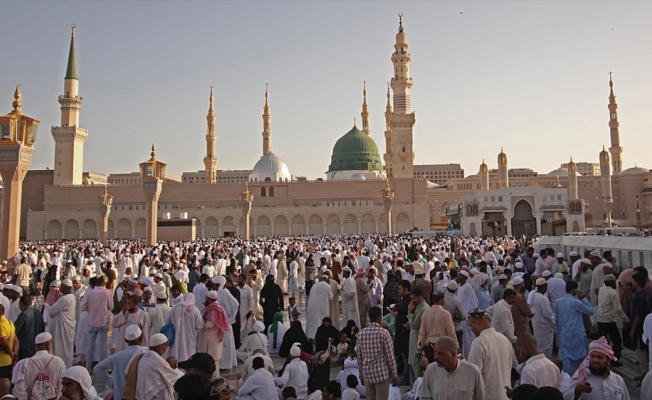 Suudi Arabistan ile 5 Arap ülkesinde Ramazan Bayramı pazartesi günü kutlanacak