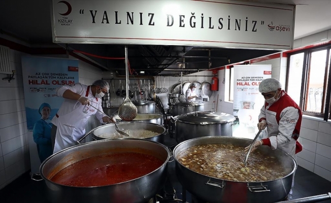 Türk Kızılayın aşevinde kazanlar, 103 yıldır ihtiyaç sahipleri için kaynıyor