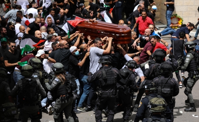 AB, Filistinli gazetecinin cenazesine İsrail polisinin müdahalesini kınadı