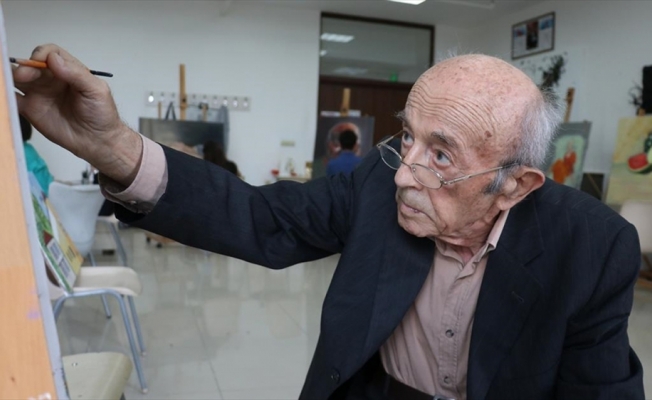 Güzel Sanatlar Fakültesinin 81 yaşındaki öğrencisi Hamdi Balkaş bölüm ikincisi oldu