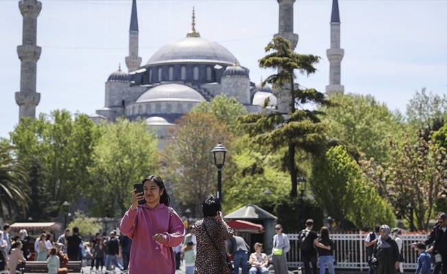 İstanbul’a dünyanın dört bir yanından turist akıyor