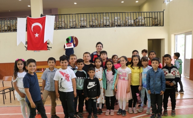Kırşehir'de jandarma ekibi köy okulunda öğrencilerle çevre etkinliği yaptı
