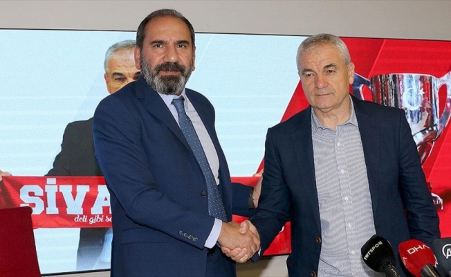 Sivasspor, teknik direktör Rıza Çalımbay ile 1 yıllık sözleşme imzaladı