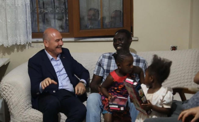 İçişleri Bakanı Soylu'dan İstanbul metrosunda sözlü saldırıya uğrayan Senegalli aileye ziyaret