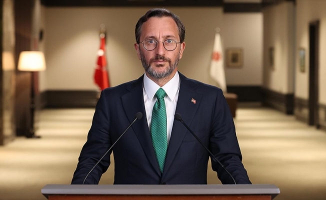 İletişim Başkanı Altun: Bir millet düşünün ki Türkiye aşkına leke sürülmesin diye darbecilere göğsünü siper etmiş