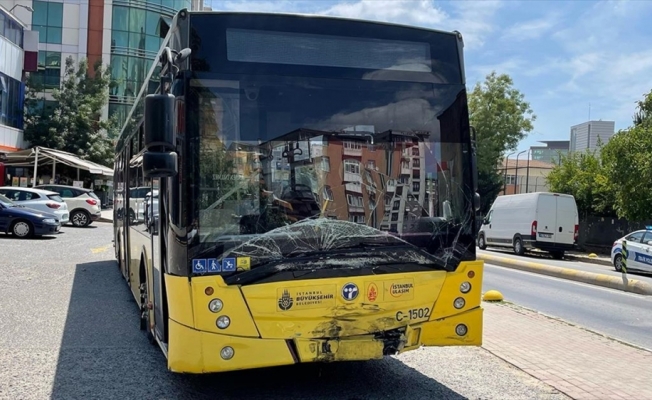 İstanbul'da İETT otobüsünün karıştığı kazada 3 kişi yaralandı