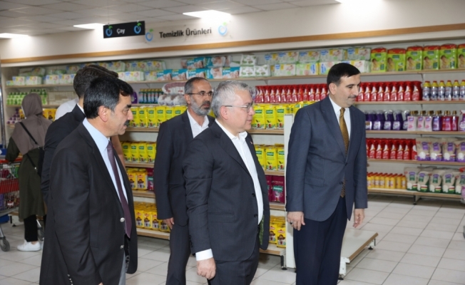 Sivas Valisi Şimşek, Gıda Bankası'na kurban bağışında bulundu