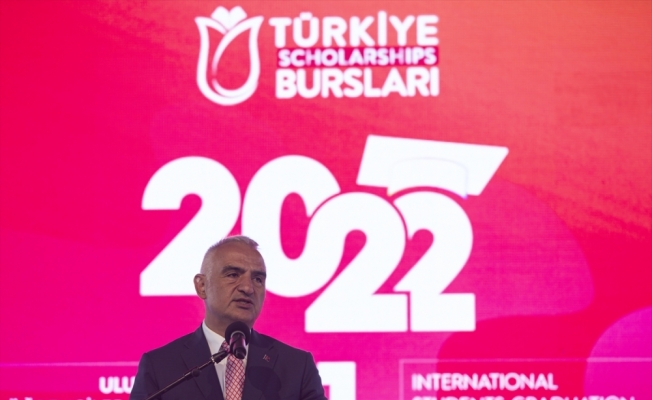 Türkiye Bursları alan uluslararası öğrencilerin 2022 mezuniyet töreni düzenlendi