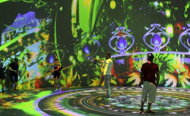 Antalya'da 3D boyutlu sanal evren merkezi, ziyaretçilerini ağırlamaya başladı