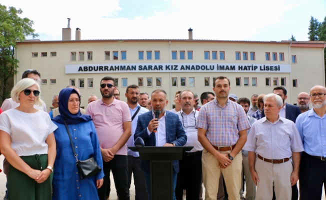 Eskişehir'de şarkıcı Gülşen'in imam hatip mensuplarıyla ilgili sözlerine tepki
