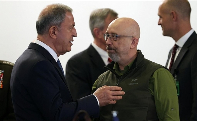 Milli Savunma Bakanı Akar, Ukrayna Savunma Bakanı Oleksii Reznikov ile telefonda görüştü