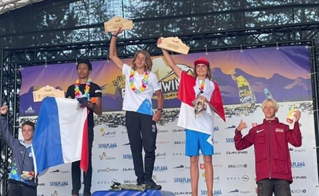 Milli yelkenci Artun Şenol, 15 yaş altı kategorisinde dünya şampiyonu oldu
