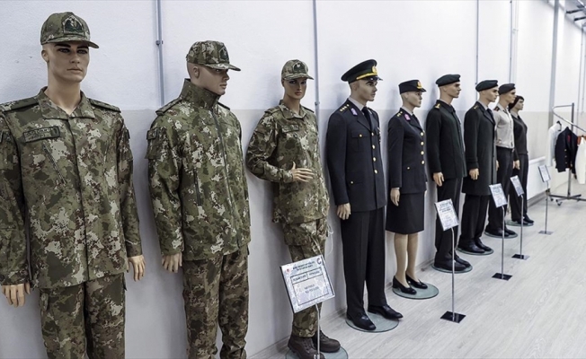 Türk askerinin kamuflajlı elbiselerinde 