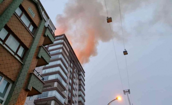 Başkentte 15 katlı binanın çatısında yangın