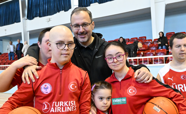 Kasapoğlu Down Sendromlu Milli Sporcular İle Basketbol Oynadı