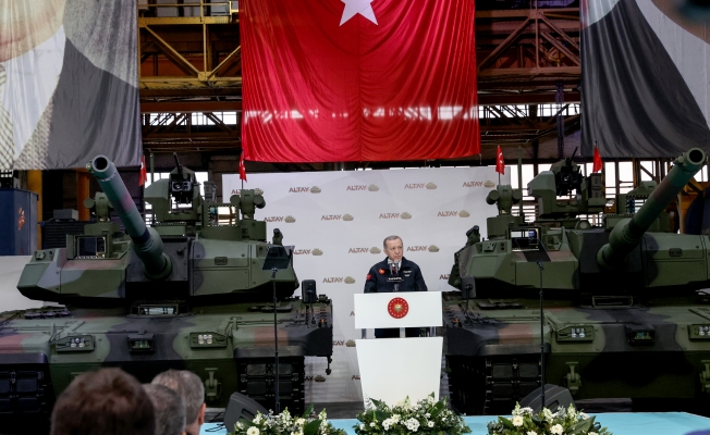 Erdoğan: Altay tankımızın bütün engelleri ve terör örgütlerini nasıl aştığını görür gibiyim