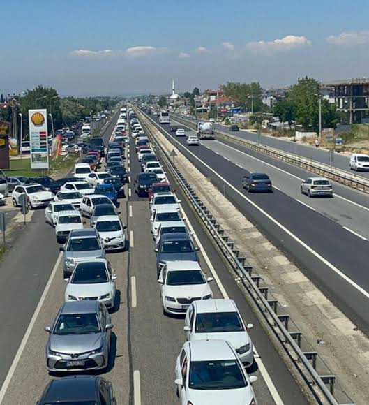 Bayramın son gününde Ankara'ya dönüşte trafik yoğunluğu yaşanıyor