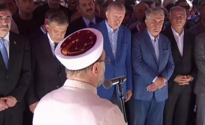 Cumhurbaşkanı Erdoğan, Hayati Yazıcı'nın annesinin cenaze törenine katıldı