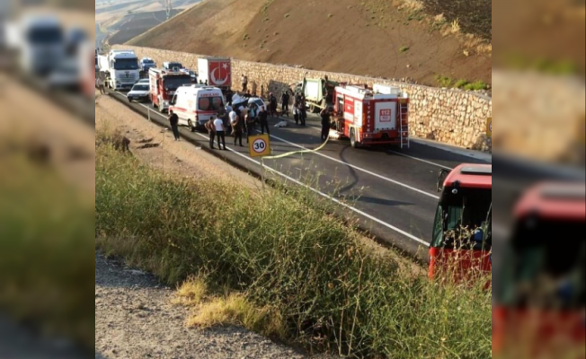 Ankara'da çöp kamyonuyla otomobilin çarpışması sonucu 2 kişi öldü