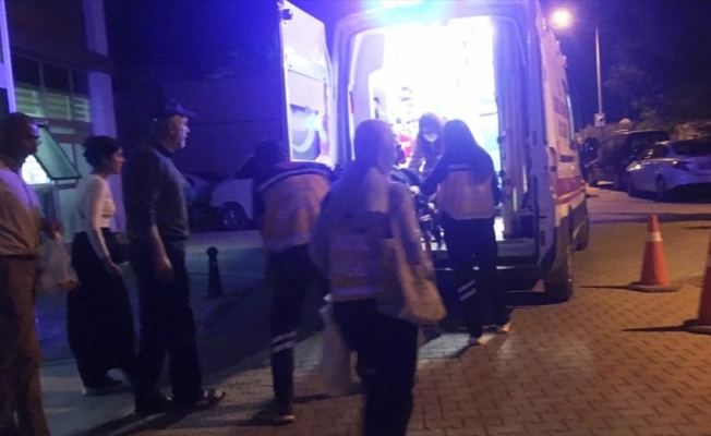 Konya'da şarampole devrilen otomobildeki 3 kişi yaralandı