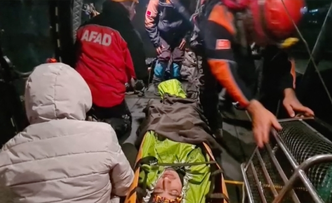 MSB, Hasan Dağı'ndan düşerek yaralanan dağcının kurtarıldığı anların görüntülerini paylaştı