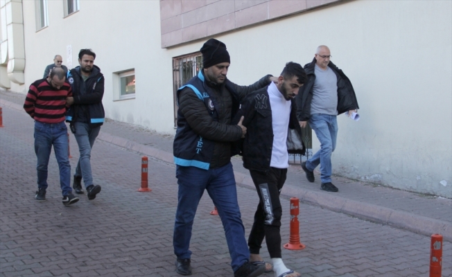 GÜNCELLEME - Kayseri'de 2 kardeşin silahla öldürülmesine ilişkin 3 zanlı tutuklandı