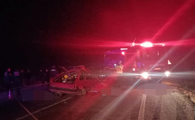 Konya'da otomobille kamyonun çarpıştığı kazada 4 kişi öldü, 1 kişi yaralandı