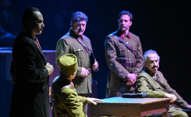 “Cumhuriyet'e Doğru“ tiyatro oyunu, Ankara'da yeniden sahnelendi