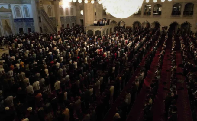 Ankara'da camiler Kadir Gecesi’nde doldu taştı