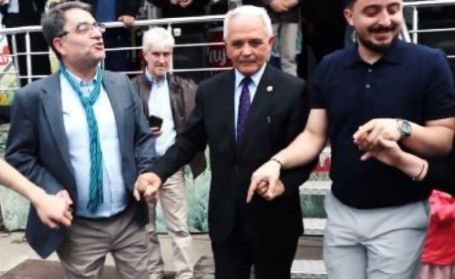 Mamak Belediye Başkanı Şahin, Rize Günleri’nde horon tepti