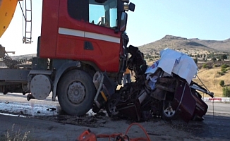 Ankara'da feci kaza: 2 ölü 1 yaralı