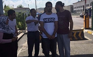 Ankara'da Hero tişörtlü şahıs gözaltına alındı