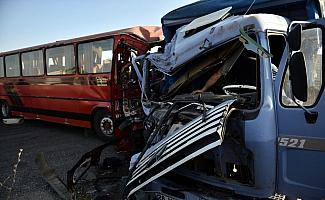 Eskişehir'de trafik kazası: 13 yaralı