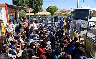 Sivas'ta otobüste 118 yabancı uyruklu yakalandı