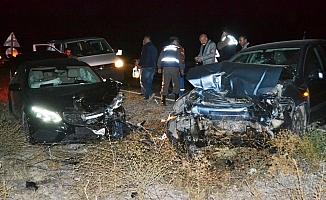 Aksaray'da iki otomobil çarpıştı: 1 ölü, 3 yaralı