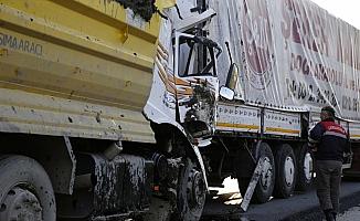 Başkentte kamyonla tır çarpıştı: 1 ölü