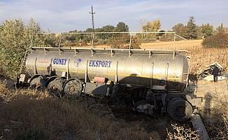 Konya'da tanker devrildi: 1 ölü