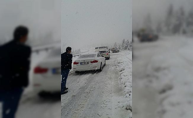 Alacabel kar nedeniyle trafiğe kapandı