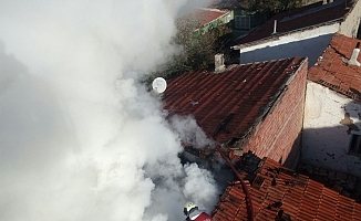Ankara'da Çöp Eve Yangını!