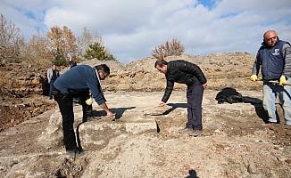 Park kazısında tarihi sur kalıntıları ortaya çıkarıldı