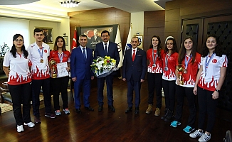 Şampiyonlardan Mustafa Ak'a Ziyaret