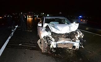 Aksaray'da polis aracı ile otomobil çarpıştı: 8 yaralı