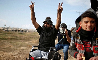 İsrail askerleri Tekerlekli Sandalyedeki Filistinli Protestocuyu Öldürdü