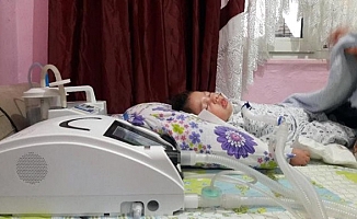 Hakkari'de görevli askerin hasta bebeği yardım bekliyor!