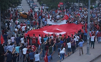 Yüzlerce Kişi Başkent'te Mehmetçik İçin Yürüdü